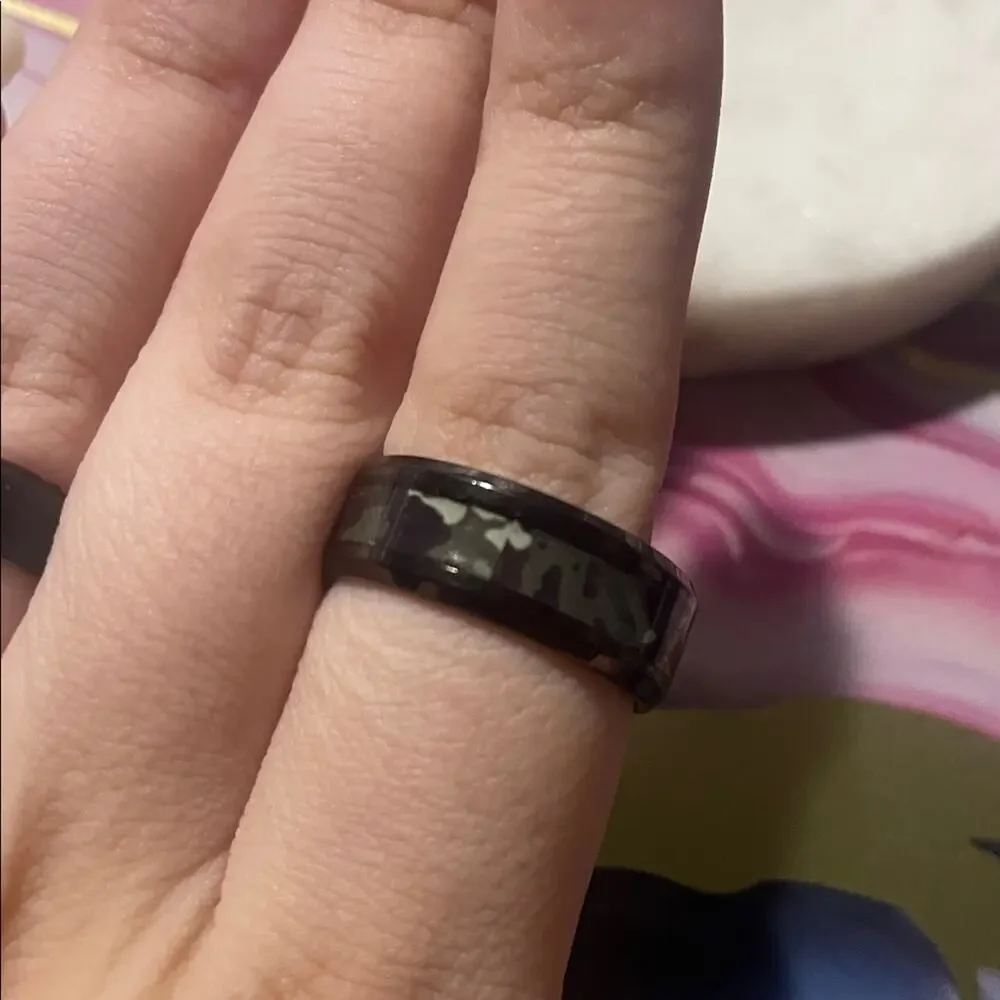 Men’s wedding band style ring stainless steel size 9 camouflage camo